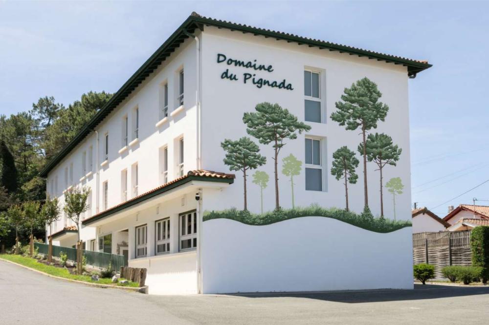 Une fresque exceptionnelle à l'entrée du domaine !