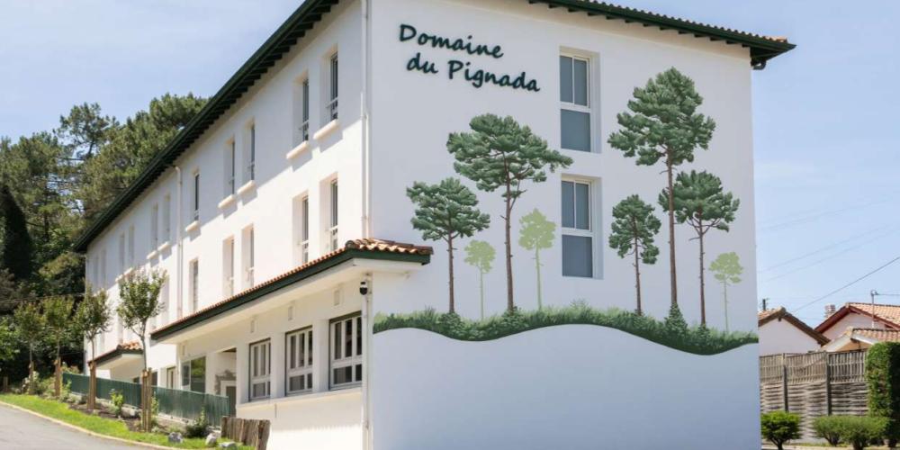 Une fresque exceptionnelle à l'entrée du domaine ! Une fresque exceptionnelle à l'entrée du domaine !